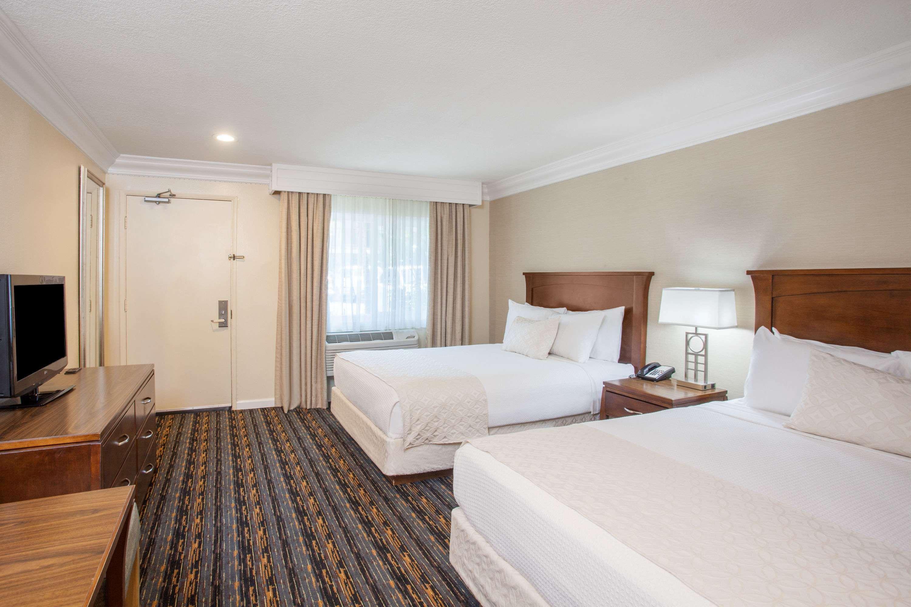Days Inn By Wyndham San Diego Hotel Circle Bagian luar foto