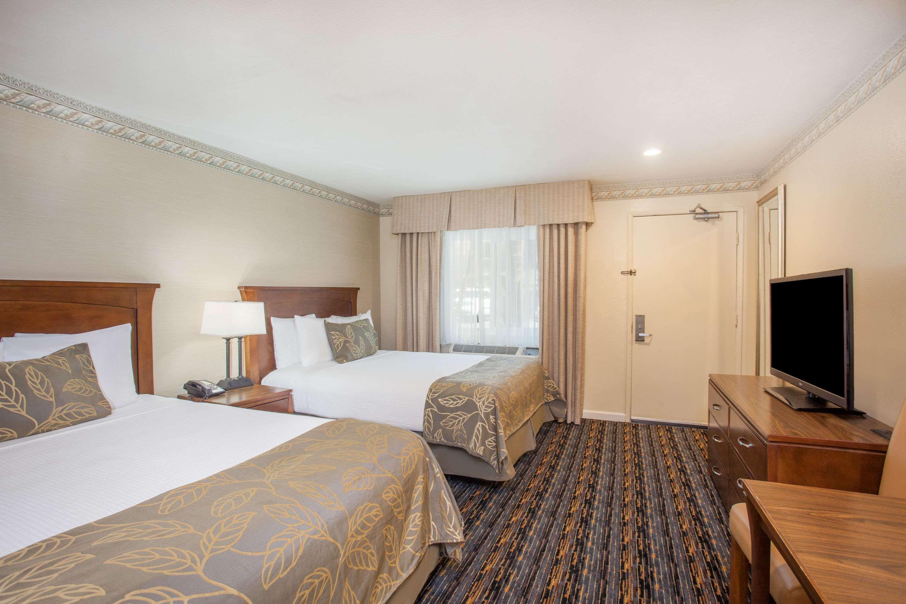 Days Inn By Wyndham San Diego Hotel Circle Bagian luar foto