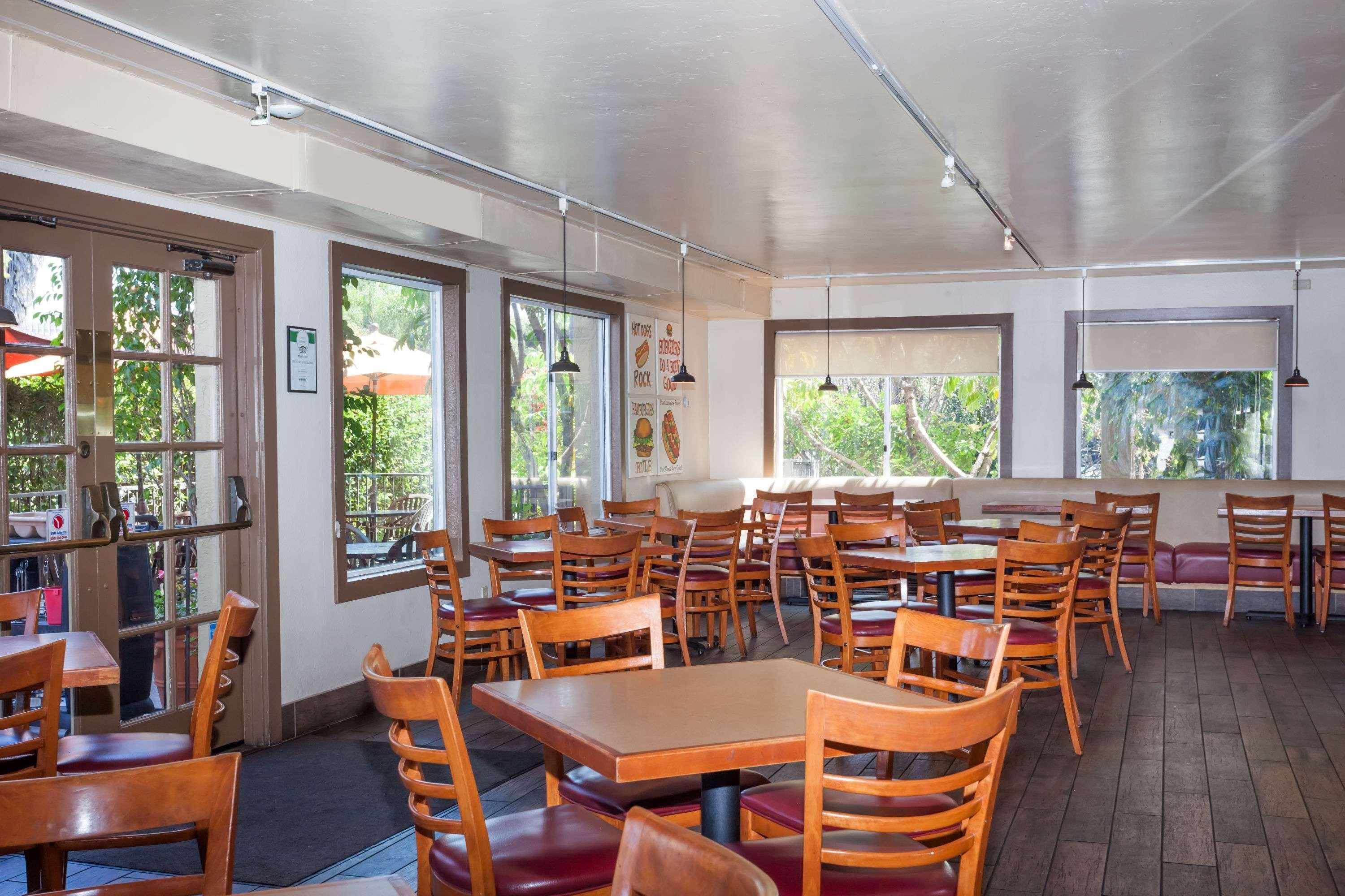 Days Inn By Wyndham San Diego Hotel Circle Bagian luar foto