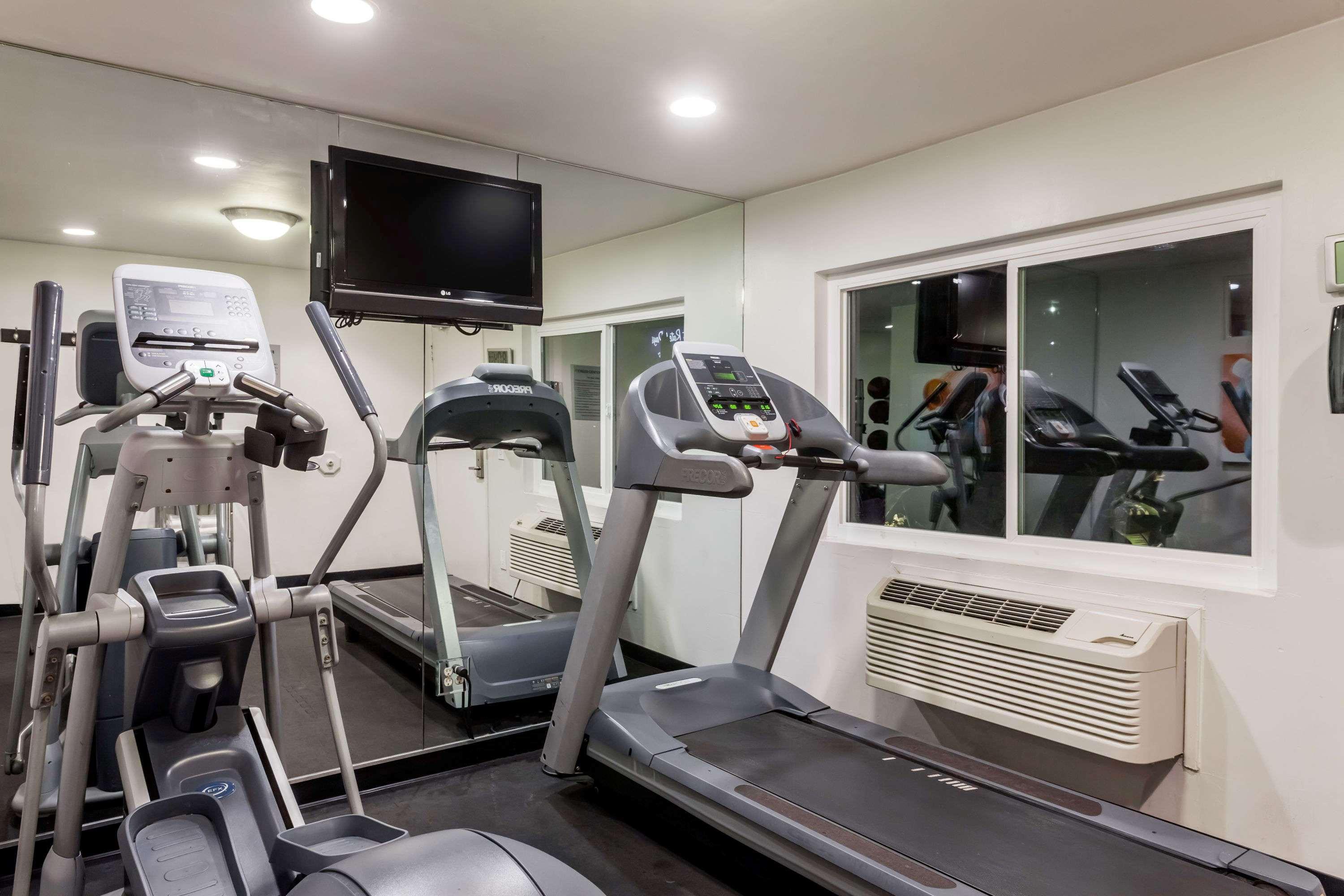 Days Inn By Wyndham San Diego Hotel Circle Bagian luar foto