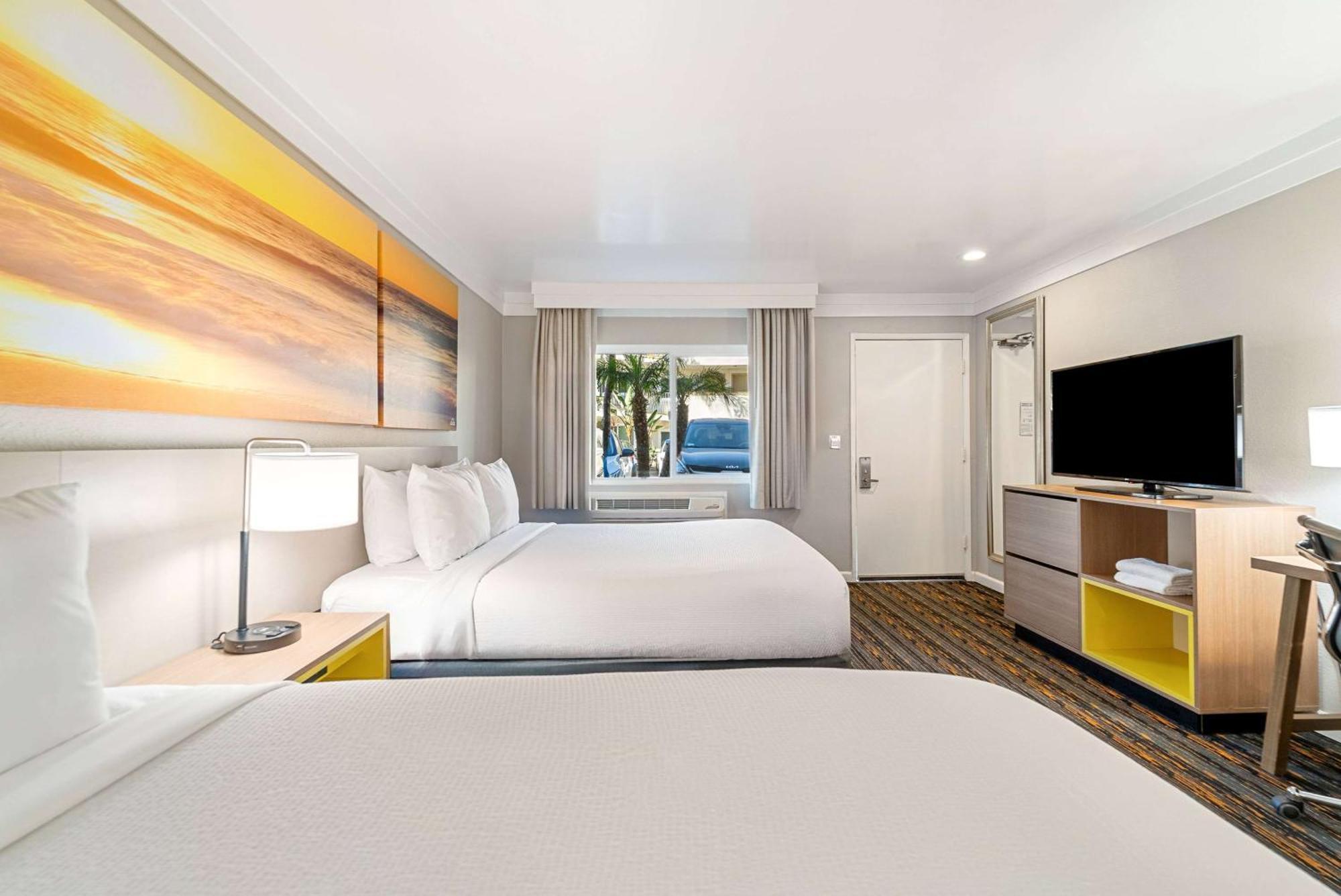 Days Inn By Wyndham San Diego Hotel Circle Bagian luar foto