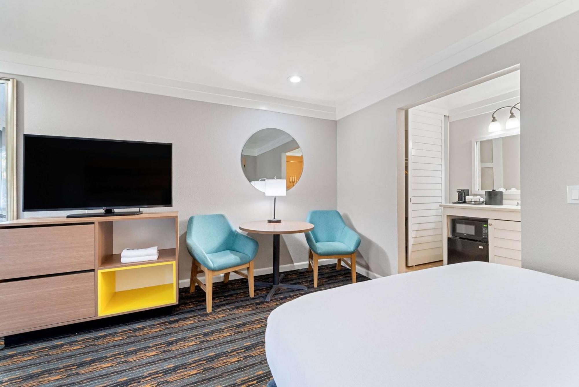 Days Inn By Wyndham San Diego Hotel Circle Bagian luar foto