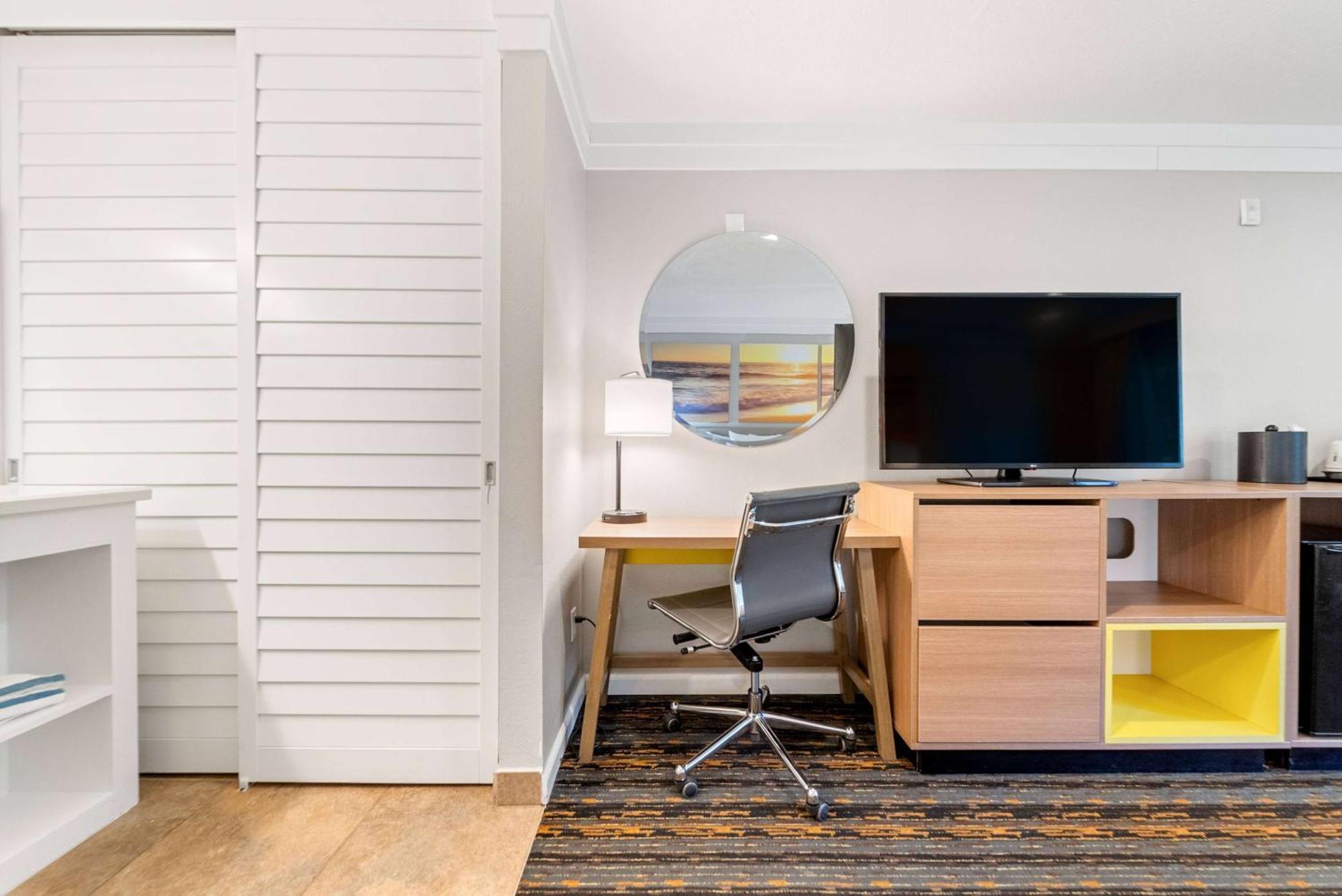 Days Inn By Wyndham San Diego Hotel Circle Bagian luar foto