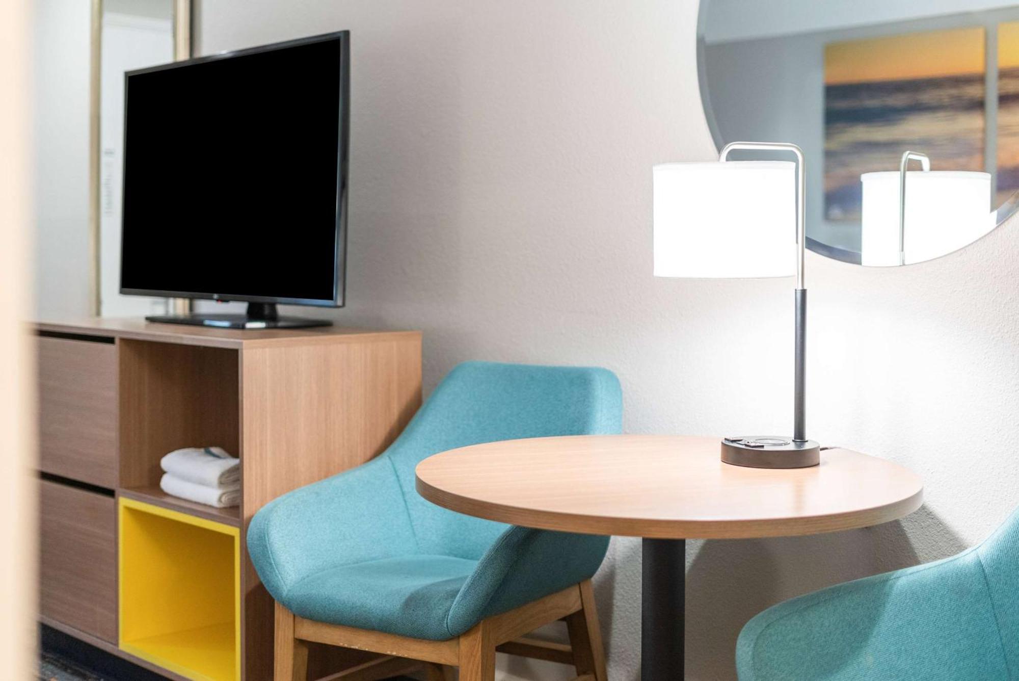 Days Inn By Wyndham San Diego Hotel Circle Bagian luar foto