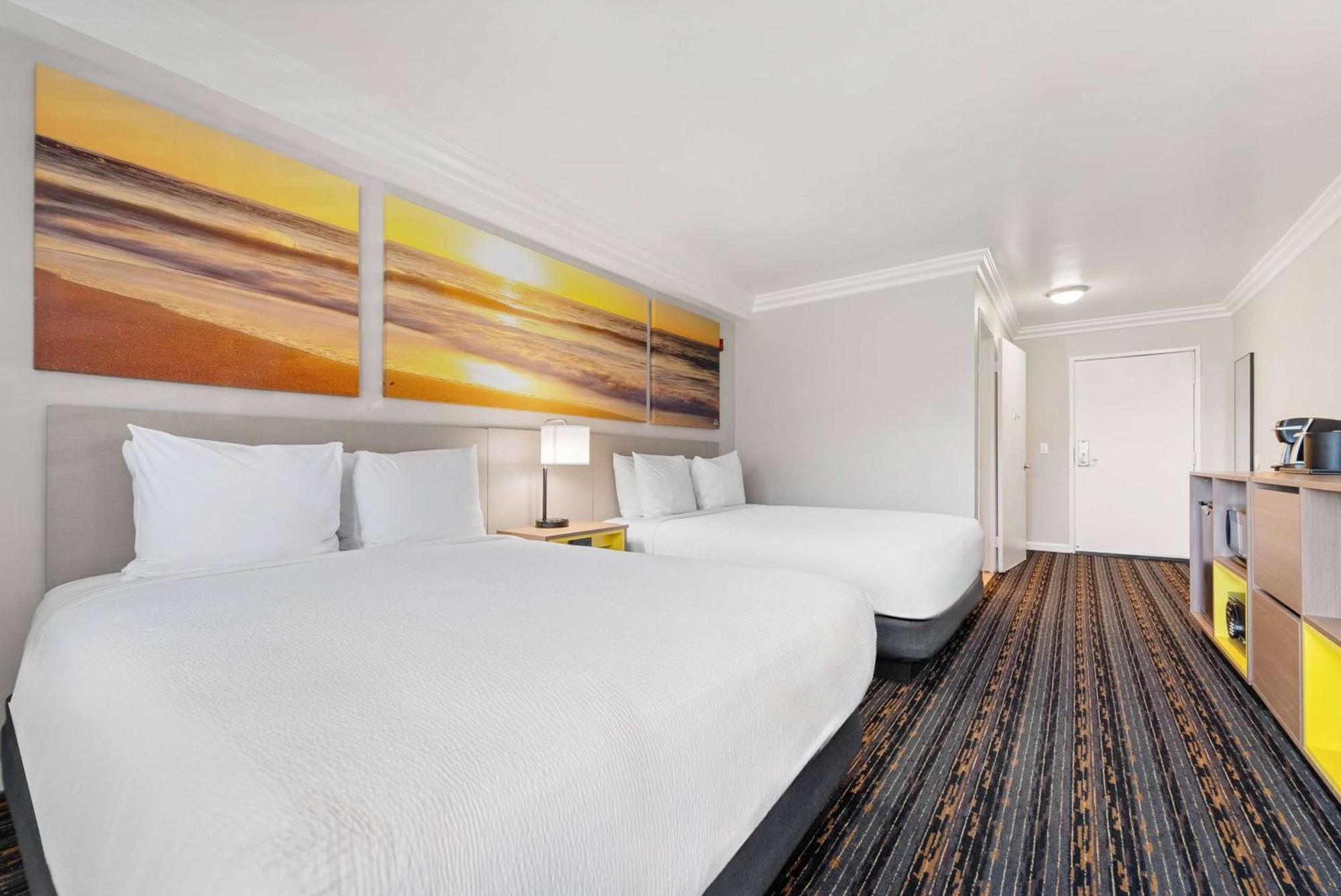 Days Inn By Wyndham San Diego Hotel Circle Bagian luar foto