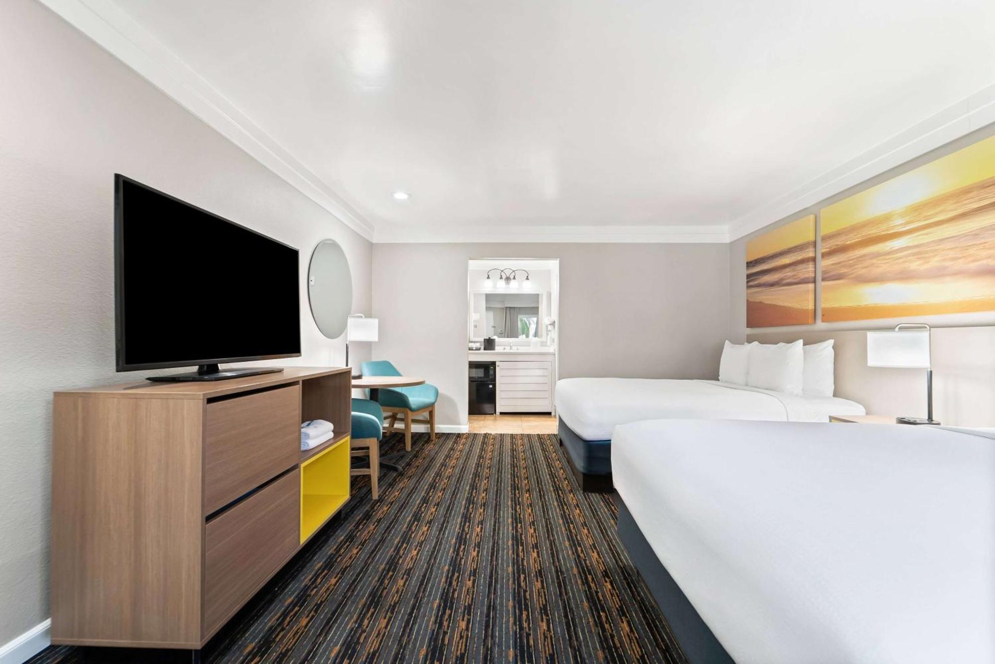 Days Inn By Wyndham San Diego Hotel Circle Bagian luar foto