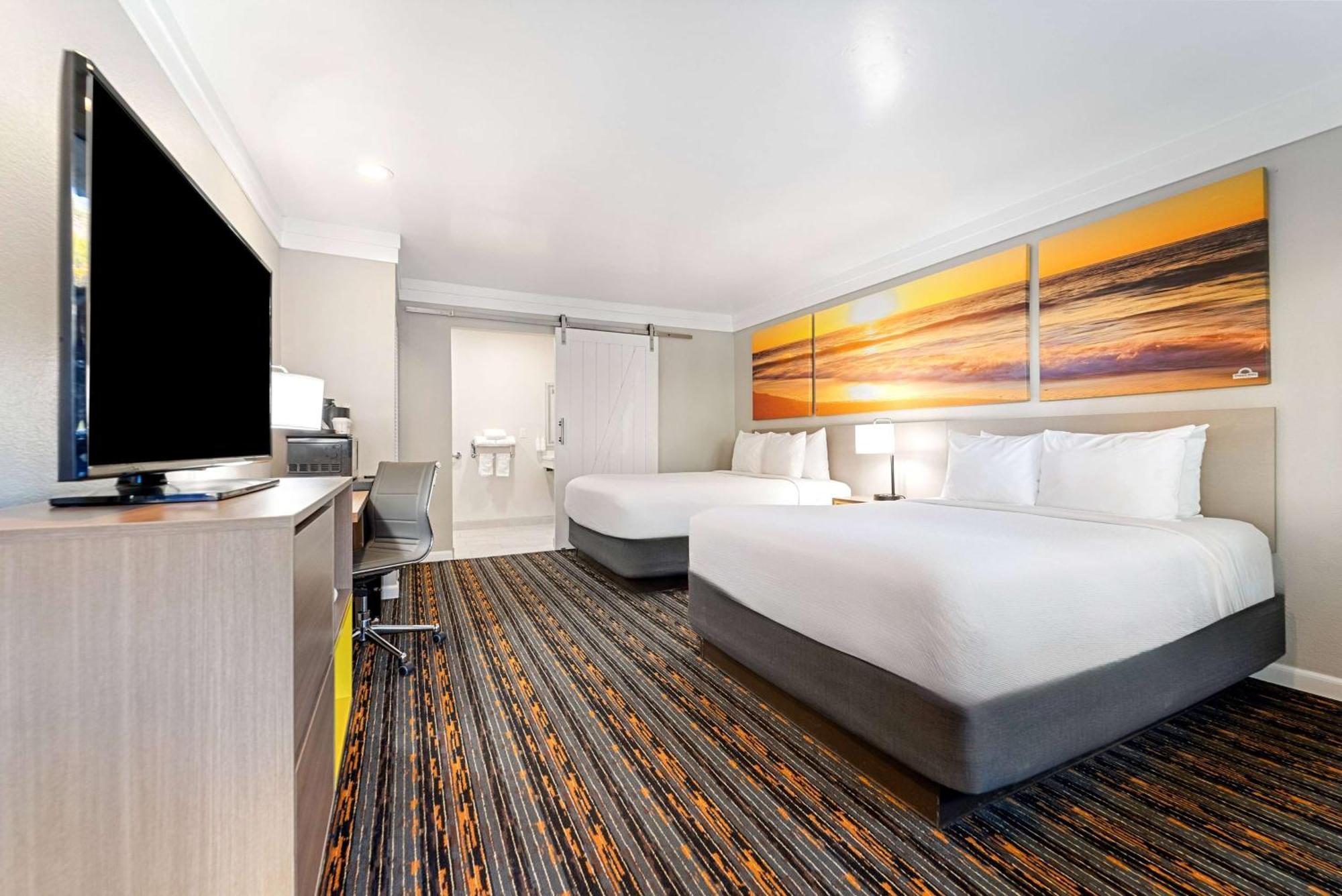 Days Inn By Wyndham San Diego Hotel Circle Bagian luar foto