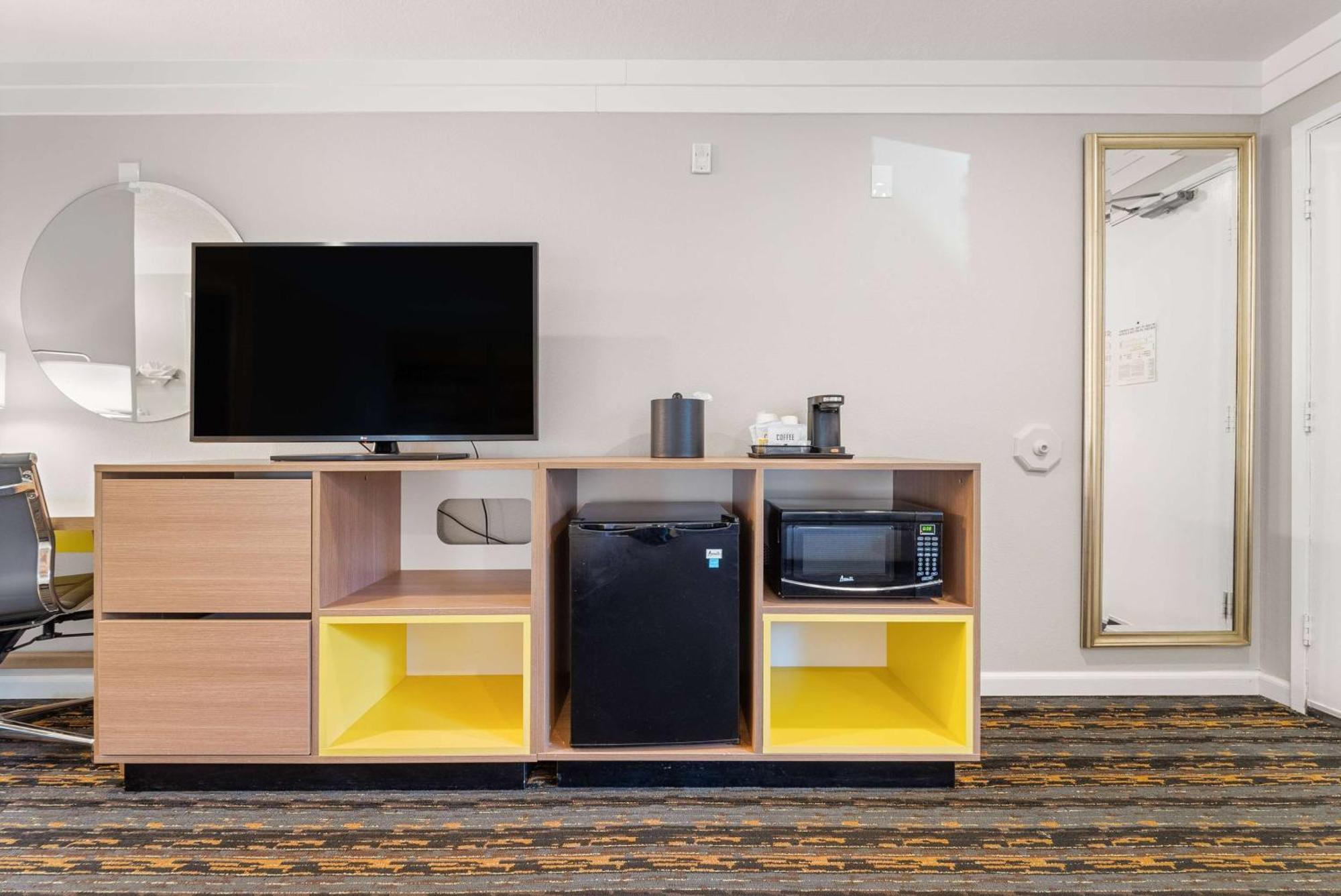 Days Inn By Wyndham San Diego Hotel Circle Bagian luar foto