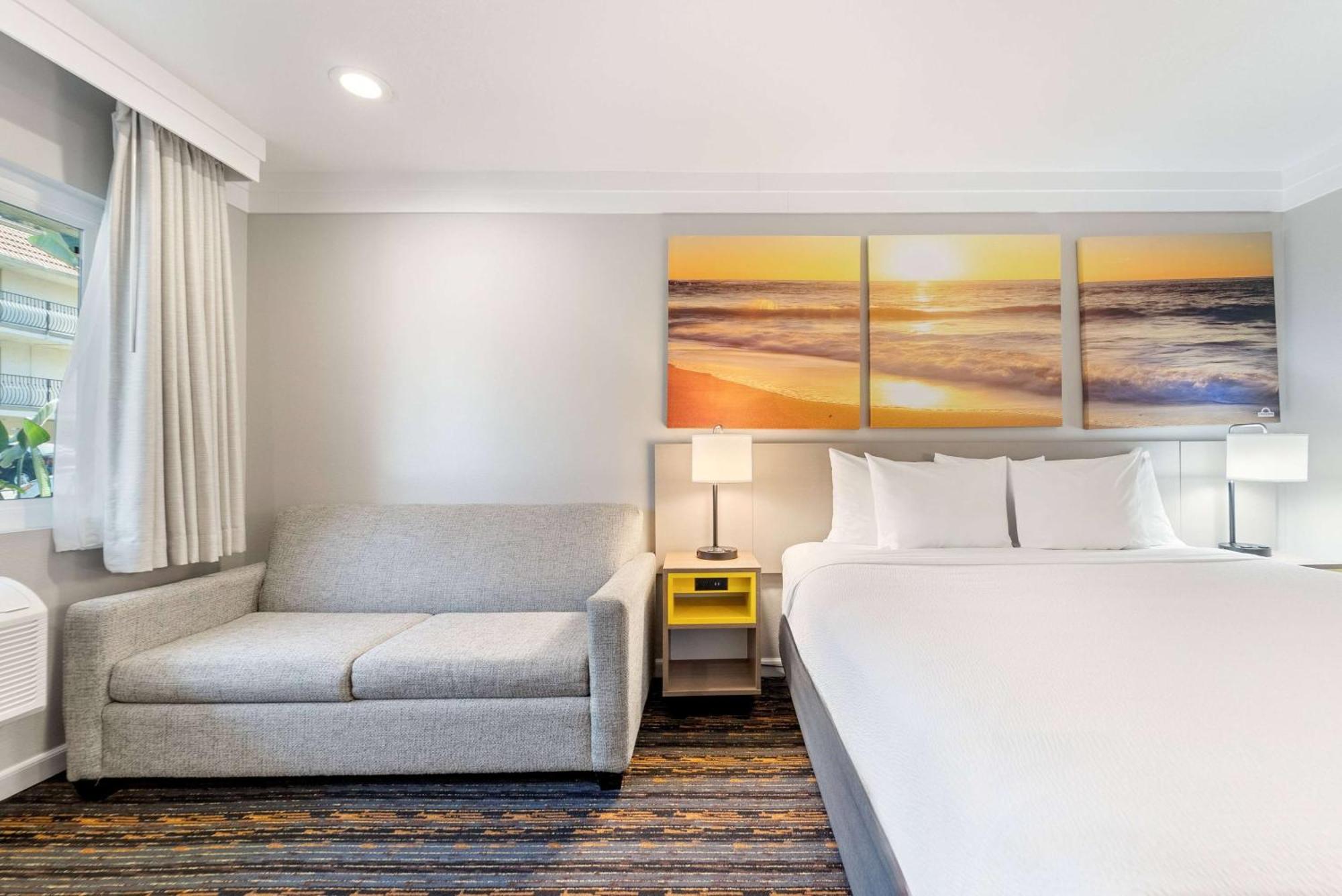 Days Inn By Wyndham San Diego Hotel Circle Bagian luar foto