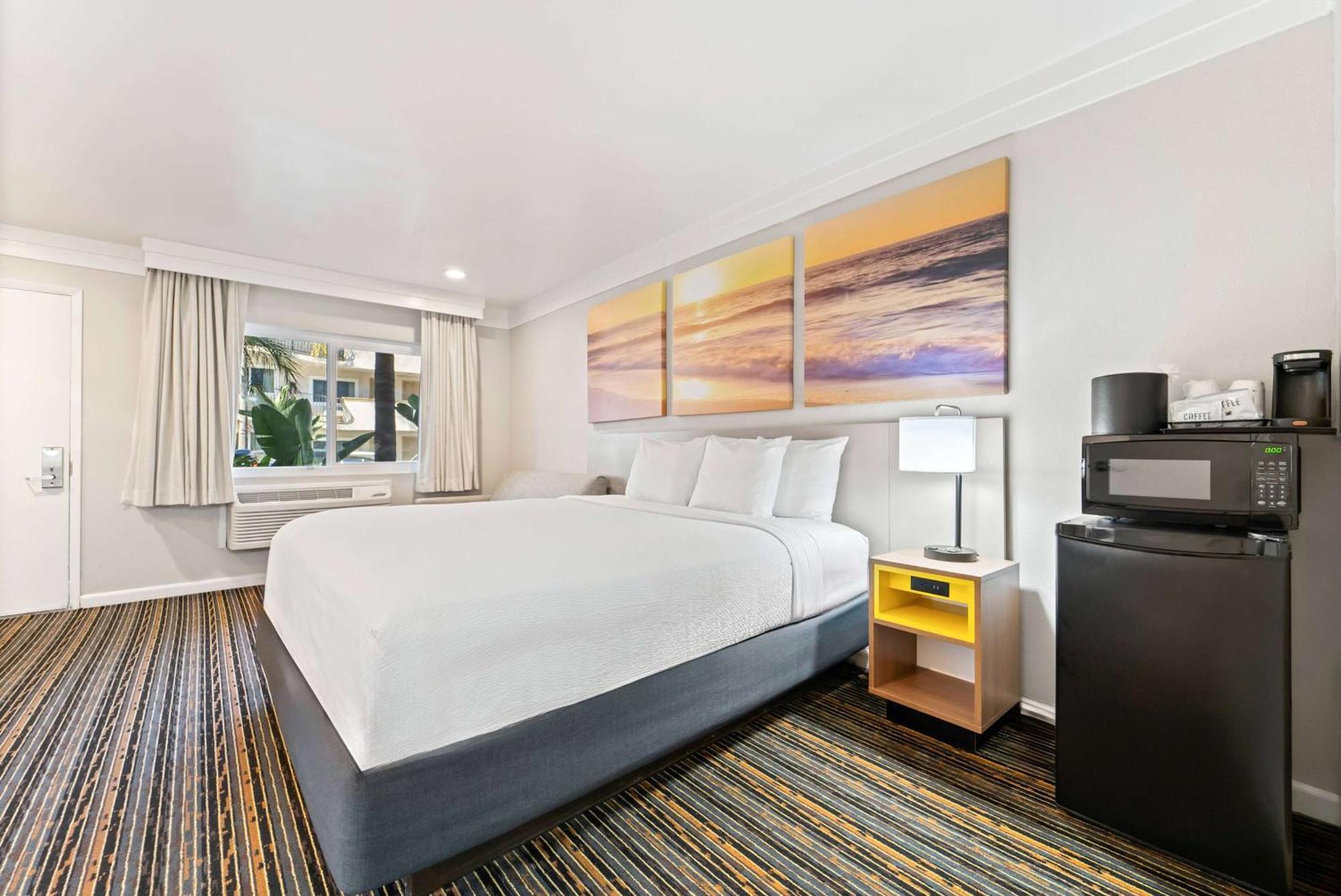 Days Inn By Wyndham San Diego Hotel Circle Bagian luar foto