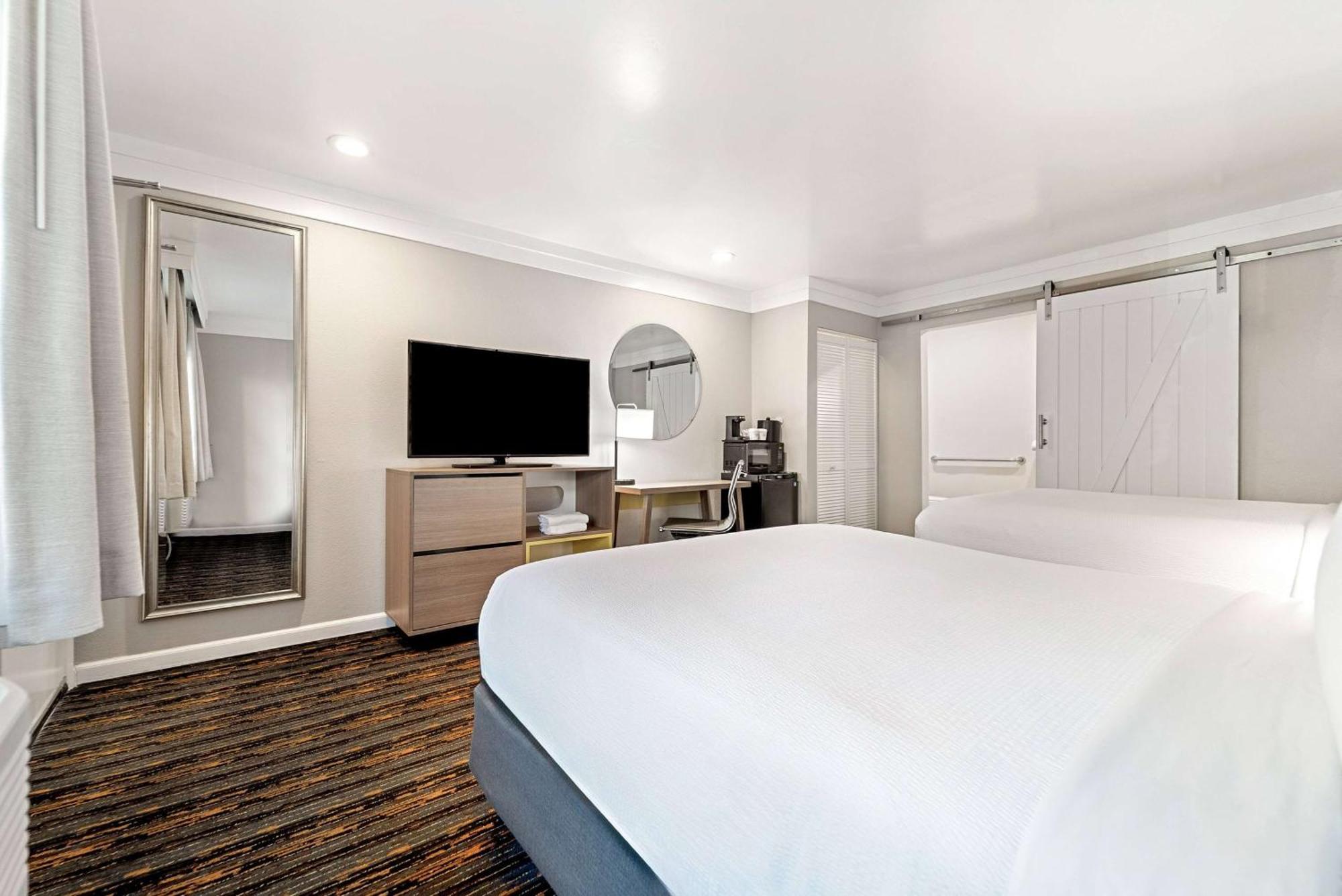 Days Inn By Wyndham San Diego Hotel Circle Bagian luar foto