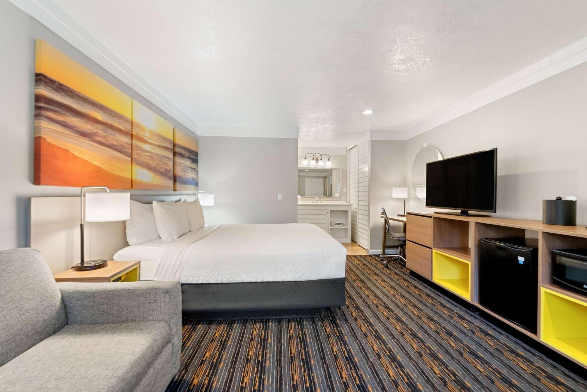 Days Inn By Wyndham San Diego Hotel Circle Bagian luar foto