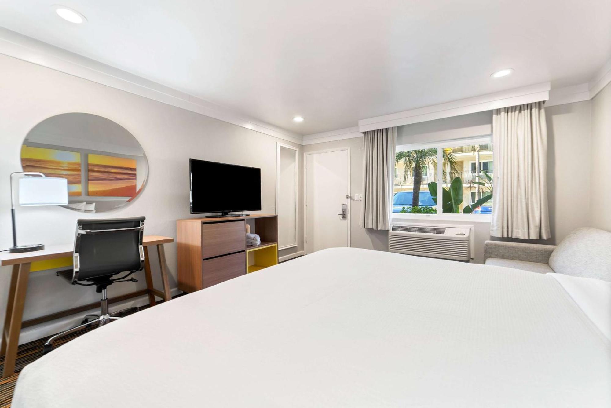 Days Inn By Wyndham San Diego Hotel Circle Bagian luar foto