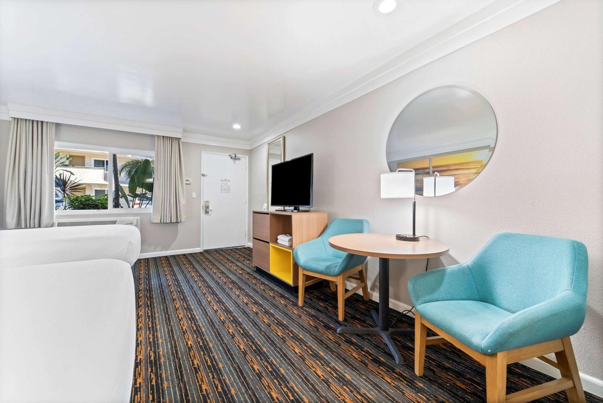 Days Inn By Wyndham San Diego Hotel Circle Bagian luar foto
