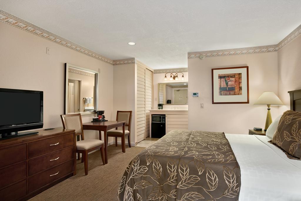 Days Inn By Wyndham San Diego Hotel Circle Bagian luar foto